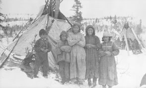 Atika's three wives. Left to right: Mani, Nisseushkueu, and Penash. Photo Fredick Waugh, courtesy Canadian Museum of Civilization, no. 54585.