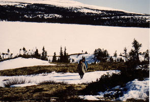 Two Innu women out for a stroll above Penipuapishku-nipi. Photo courtesy Marie Wadden.