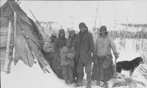 Steamash and family. Wife, Tshitshuteu on the right. Photo Fredick Waugh, courtesy Canadian Museum of Civilization, no. 54583.