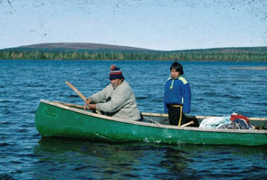 Kaniuekutat and Pinute Poker fishing at Ushpuakaniss. Photo courtesy Prote Poker.